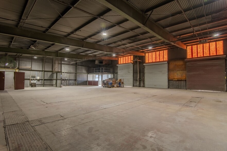 More Photos Of 3031 16th St, Bakersfield Warehouse For Lease