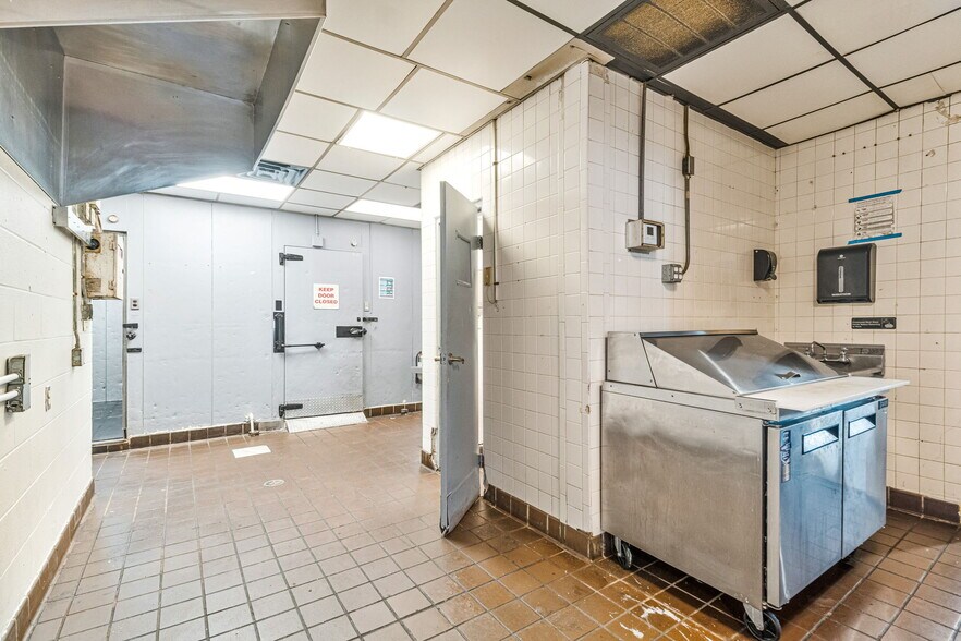 More Photos Of 41 S Navy Blvd, Pensacola Fast Food For Lease