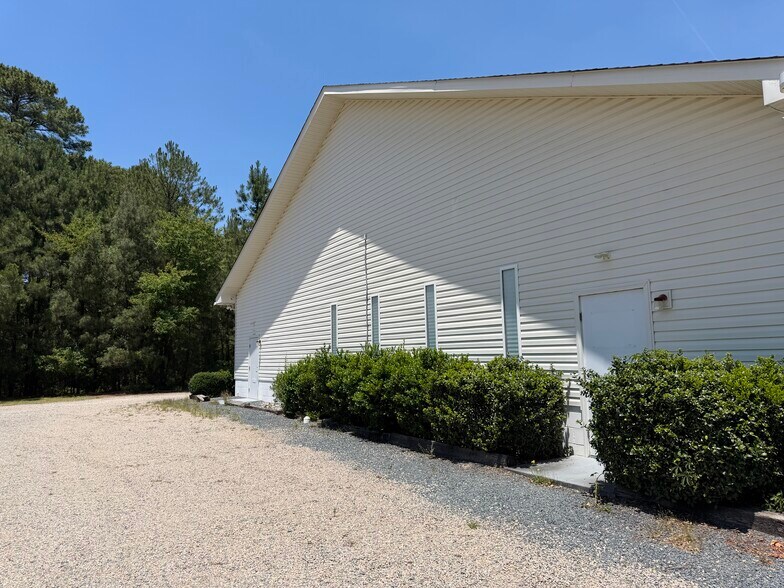 More Photos Of 2066 Juniper Lake Rd, West End Flex For Lease