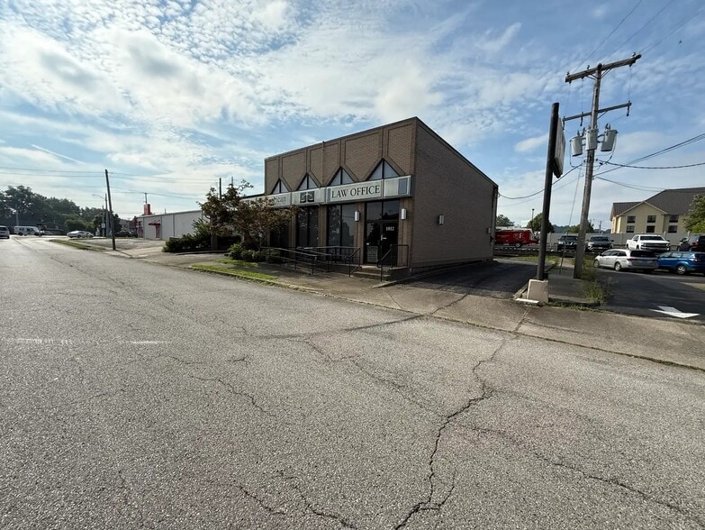 More Photos Of 1812 Heaton Rd, Louisville Bank For Sale