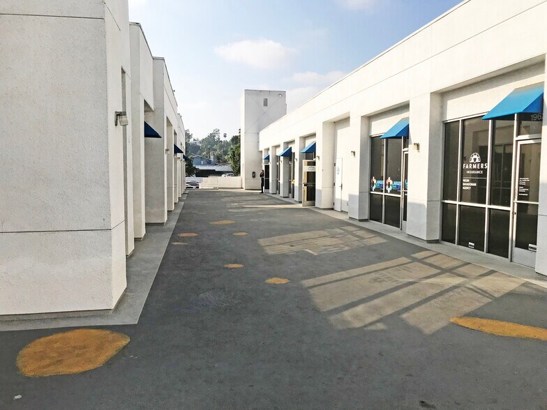 Primary Photo Of 19626 Ventura Blvd, Tarzana Office For Lease