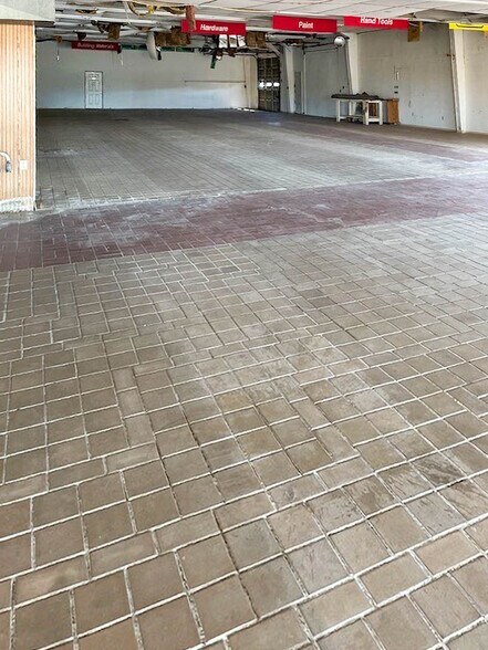 More Photos Of 530 Old Route 66, Saint Robert General Retail For Sale