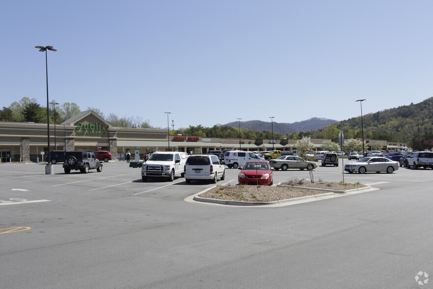 More Photos Of 165 Weaver St, Asheville Unknown For Lease