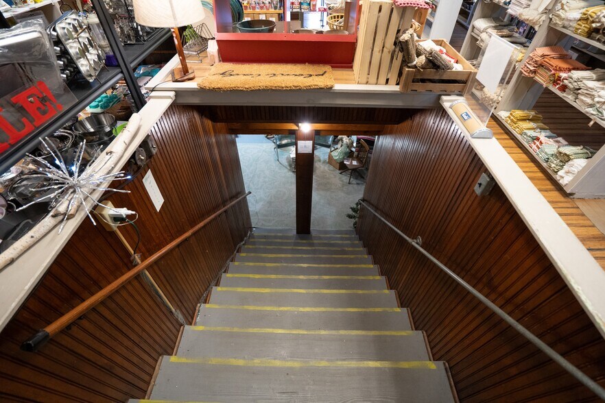 More Photos Of 433 Main St, Frankfort General Retail For Sale