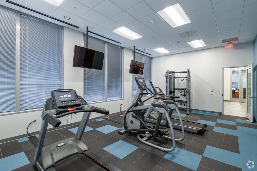 More Photos Of 500 E Pratt St, Baltimore Office For Lease