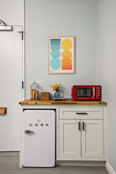 More Photos Of 7855 Ivanhoe Ave, La Jolla Office For Lease