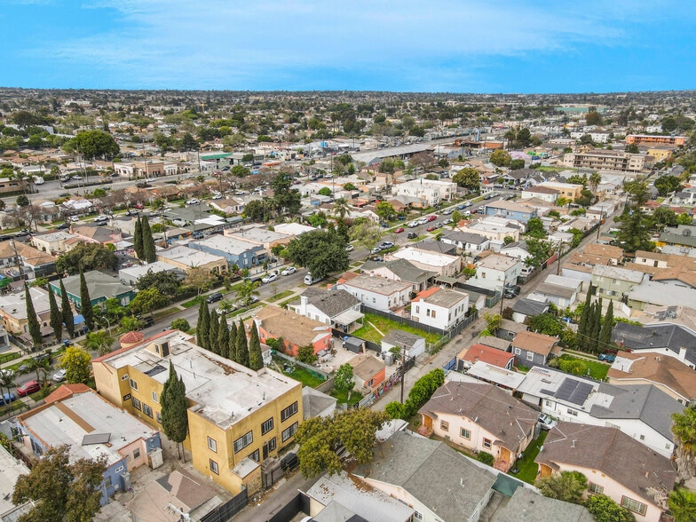 More Photos Of 1061 W 57th St, Los Angeles Apartments For Sale