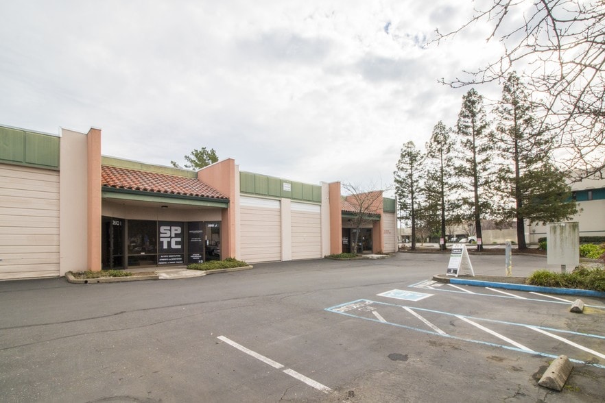 More Photos Of 3510 Industrial Dr, Santa Rosa Showroom For Lease