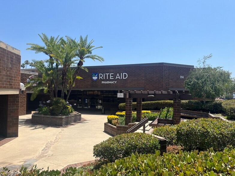 More Photos Of 906 Fair Oaks Ave, South Pasadena Storefront For Lease