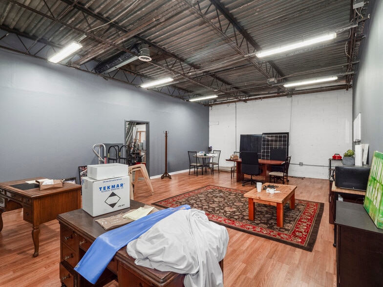 More Photos Of 2405 Mcneilly Ave, Pittsburgh Auto Repair For Sale