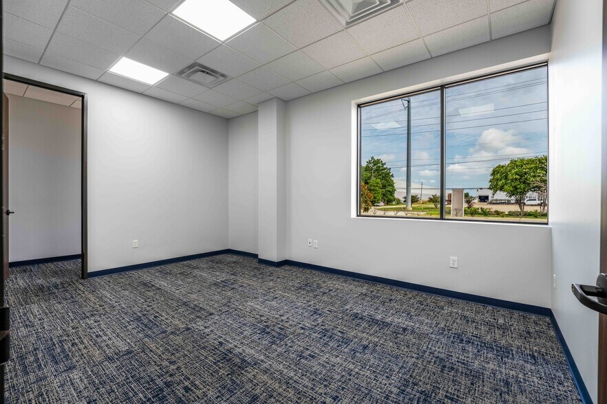 More Photos Of 5655 W Sam Houston Pky N, Houston Unknown For Lease