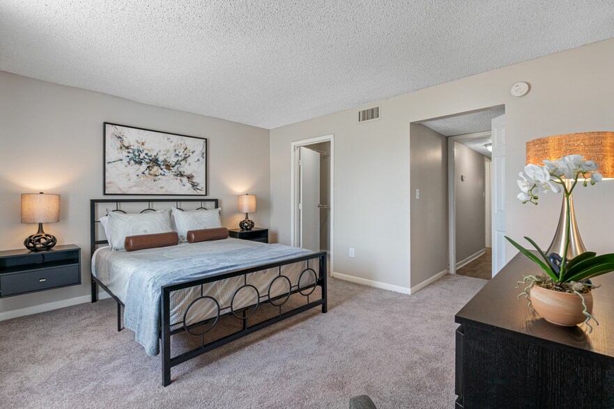 More Photos Of 2148 54th Ave S, Saint Petersburg Apartments For Sale