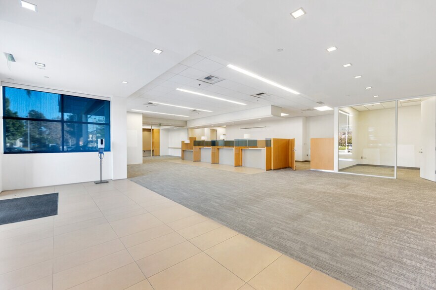 More Photos Of 1100 Flynn Rd, Camarillo Medical For Lease