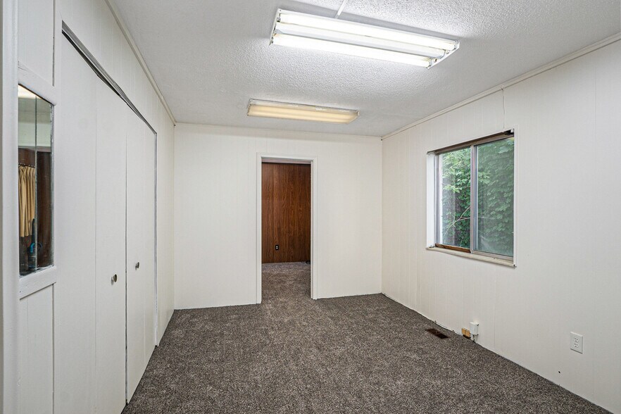 More Photos Of 3929-3933 W Court St, Flint Office For Sale