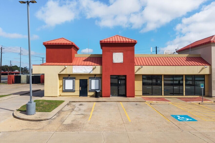 More Photos Of 1721 S Mechanic St, El Campo Fast Food For Sale