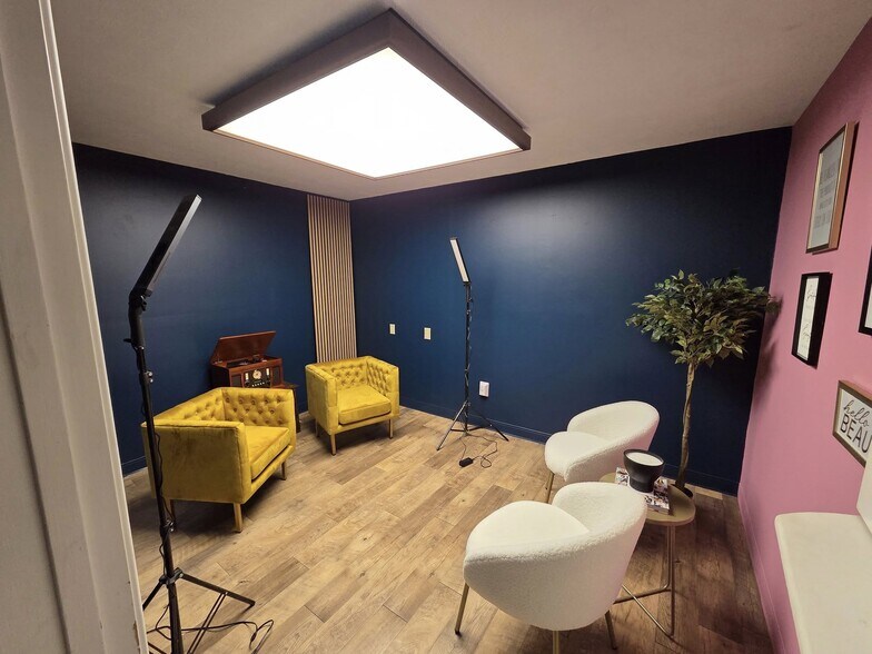 More Photos Of 580 N 36th St, Lafayette Flex For Lease