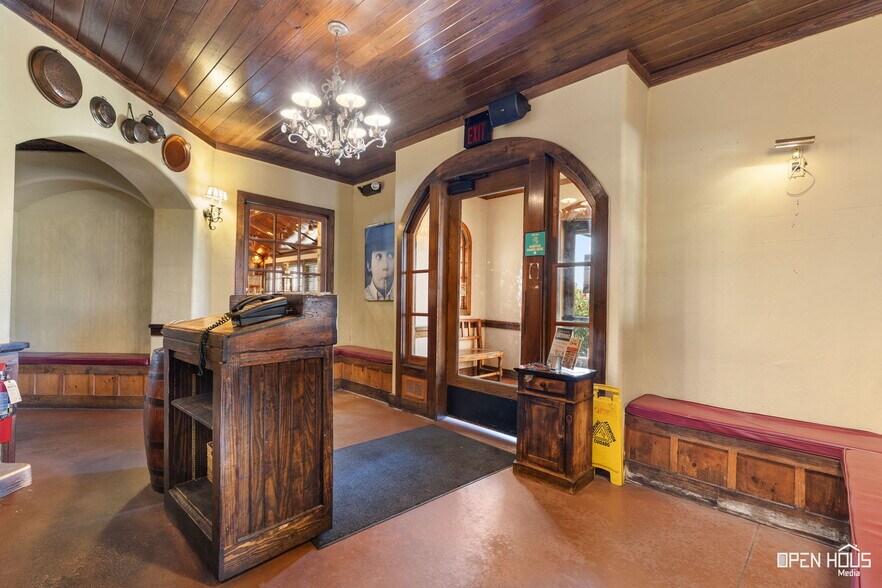 More Photos Of 4330 Kell Blvd, Wichita Falls Restaurant For Sale