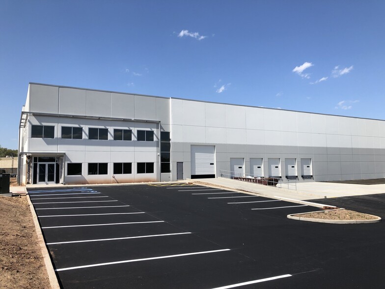 Primary Photo Of 80 Executive Ave, Edison Warehouse For Lease