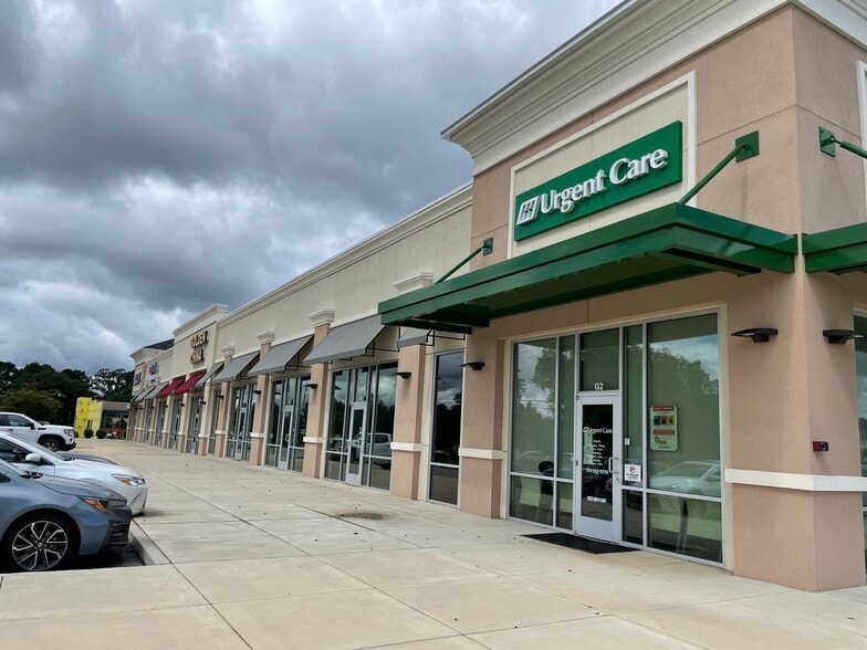 More Photos Of 350 Hughes Rd, Madison Storefront For Lease