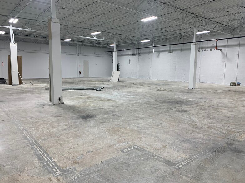 More Photos Of 5700 Highlands Pky SE, Smyrna Light Distribution For Lease