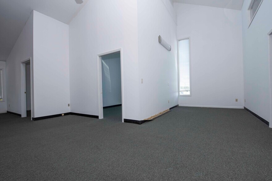 More Photos Of 17-19 S Main St, Manville Loft Creative Space For Lease