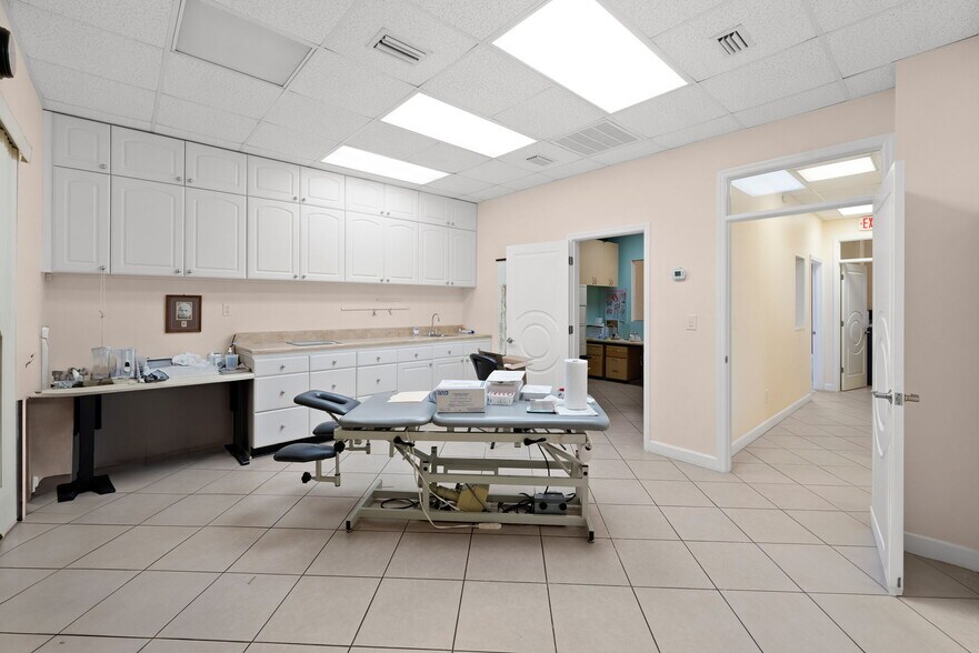 More Photos Of 611 Druid Rd E, Clearwater Medical For Sale