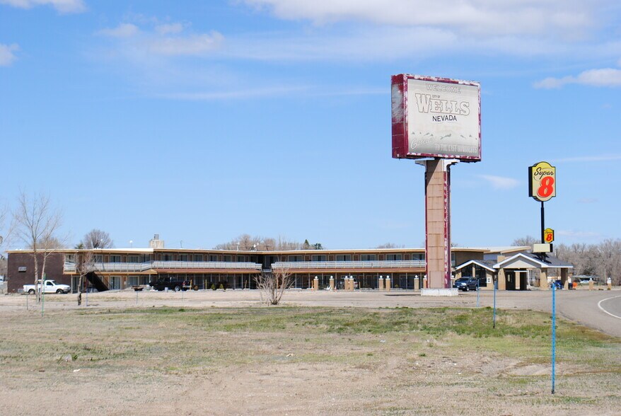More Photos Of 930 6th St, Wells Hotel For Sale