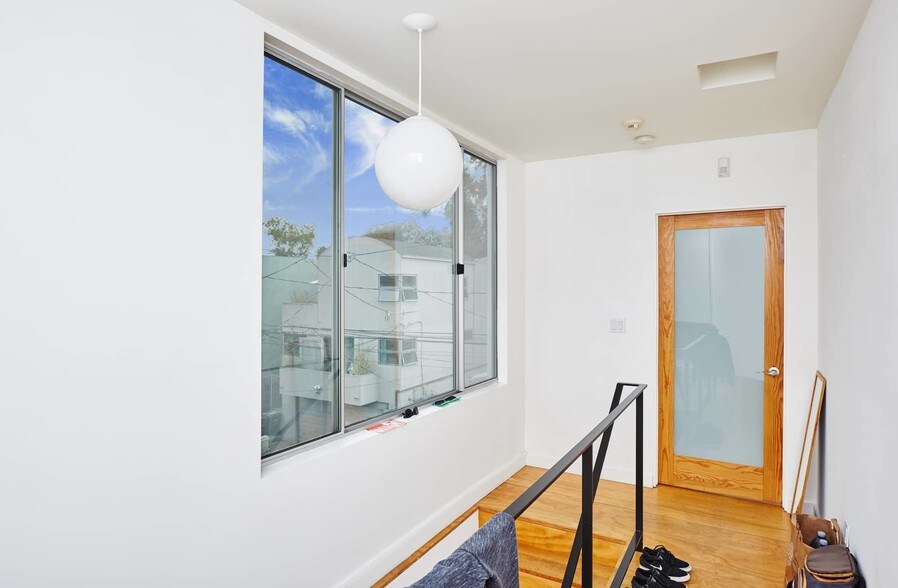 More Photos Of 1432-1434 Abbot Kinney Blvd, Venice Storefront Retail Office For Lease