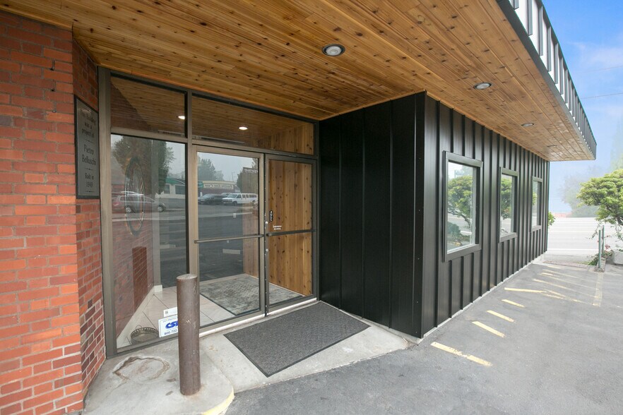More Photos Of 8414 SW Barbur Blvd, Portland Office For Lease