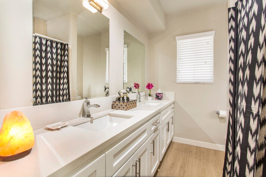 More Photos Of 12128 Ramona Ave, Hawthorne Apartments For Sale