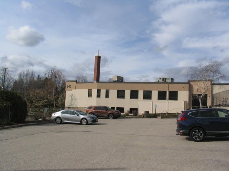 More Photos Of 845 N Main St, Providence Medical For Sale