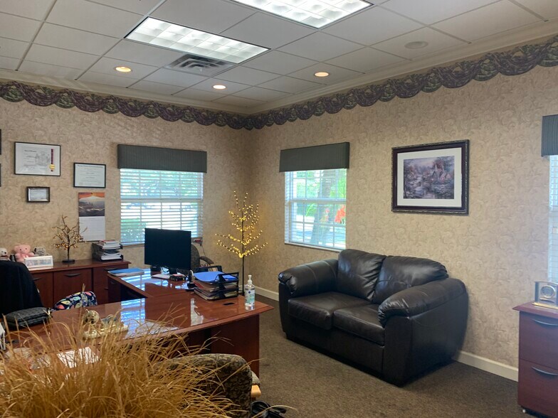 More Photos Of 10050 NW 1st Ct, Plantation Office For Sale