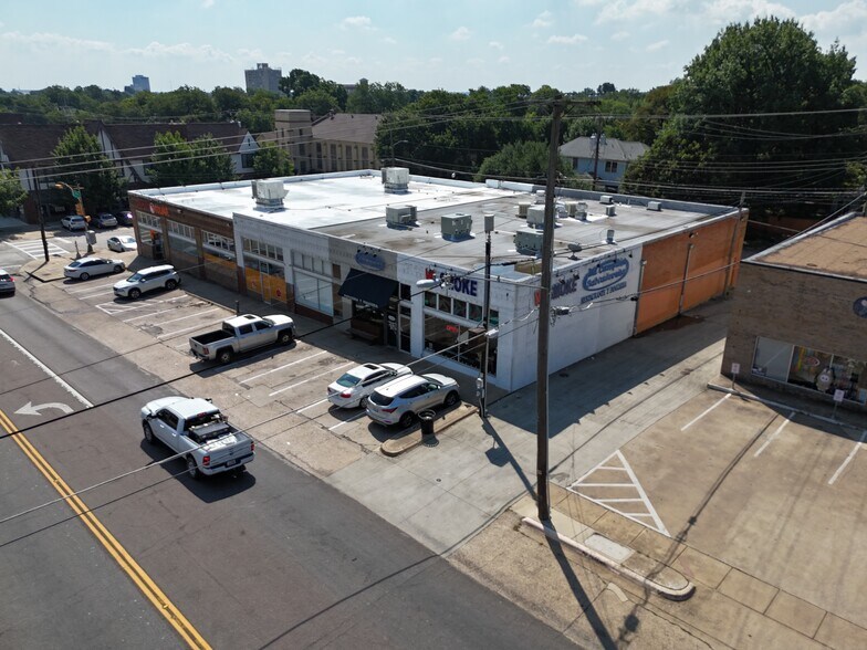 More Photos Of 1400 W Davis St, Dallas Storefront For Sale