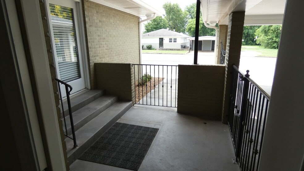 More Photos Of 2911 Middle Tennessee Blvd, Murfreesboro Office Residential For Lease