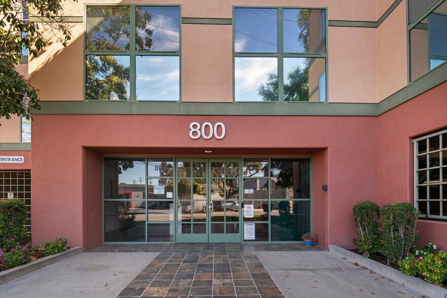 More Photos Of 800 S Main St, Burbank Medical For Lease