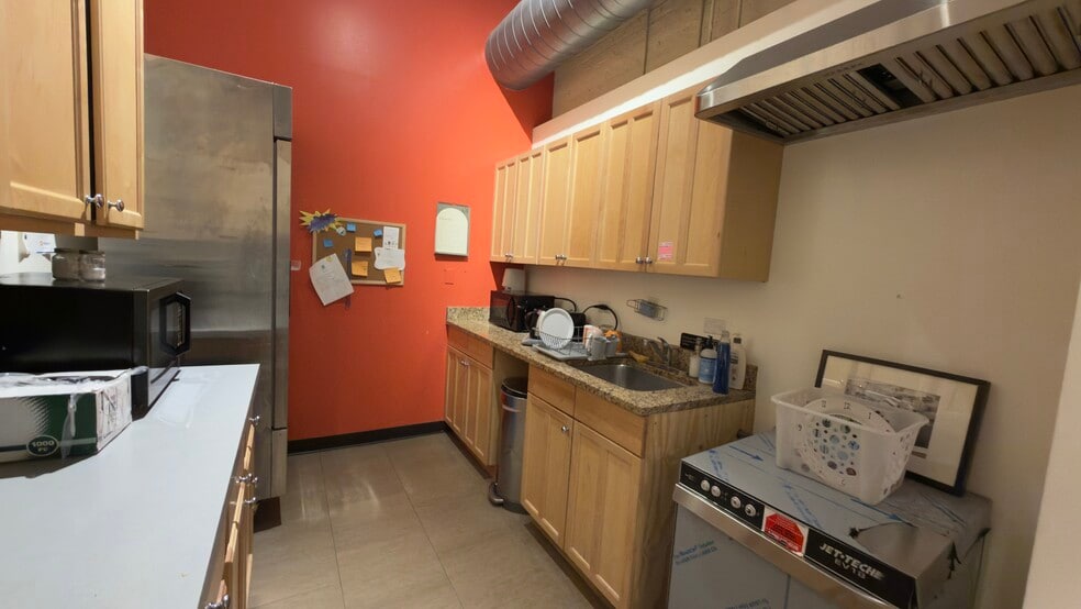 More Photos Of 2214 N Elston Ave, Chicago General Retail For Lease