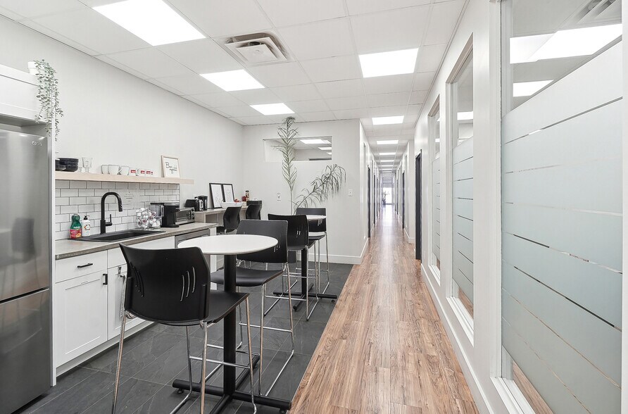 More Photos Of 4028-4030 Rue Wellington, Montréal Storefront For Lease