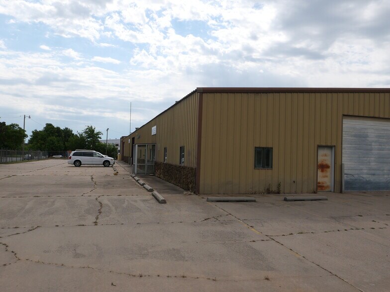 More Photos Of 1364 NE 3rd St, Oklahoma City Warehouse For Sale