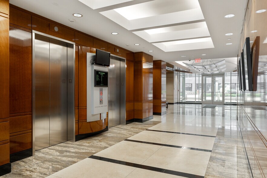 More Photos Of 4801 Olympia Park Plz, Louisville Office For Sale