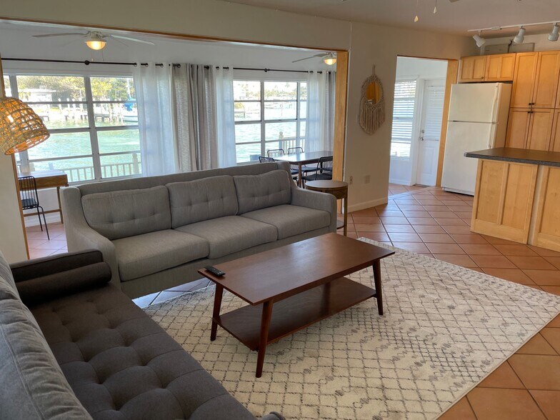 More Photos Of 629 Bay Esplanade, Clearwater Beach Specialty For Sale