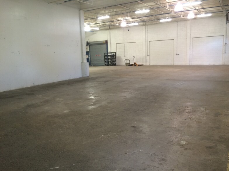 More Photos Of 65 River St, New Rochelle Showroom For Lease