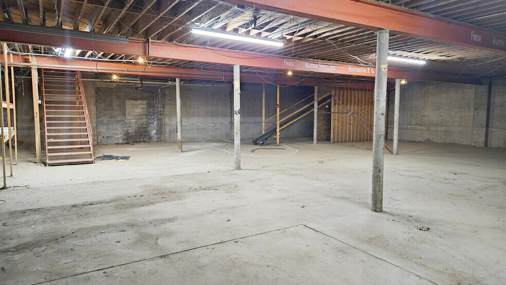 More Photos Of 425 Camden Rd, Huntington Drugstore For Sale