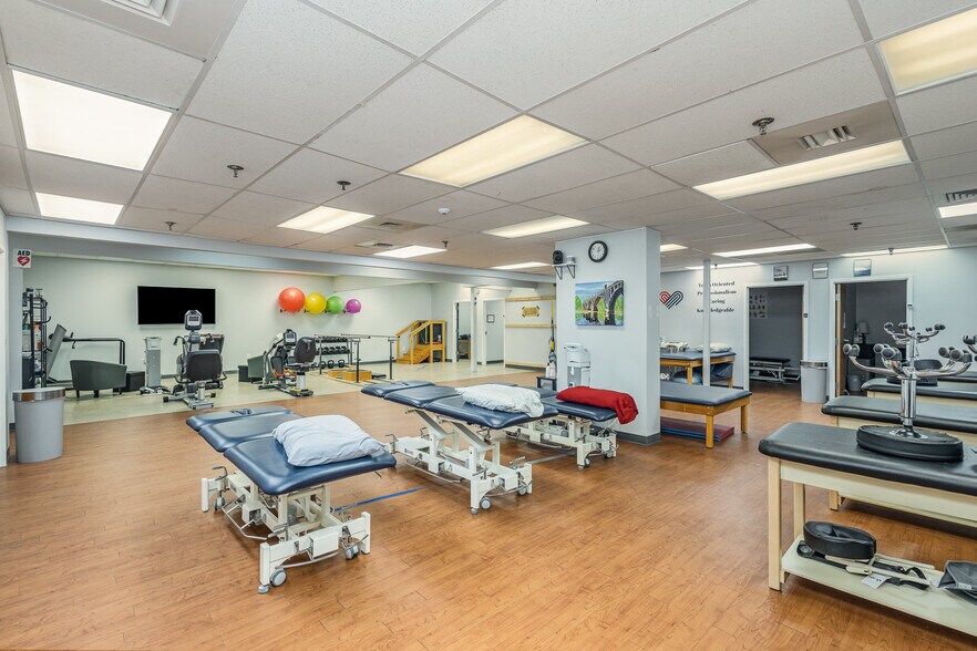 More Photos Of 12 Chatham Heights Rd, Fredericksburg Medical For Sale