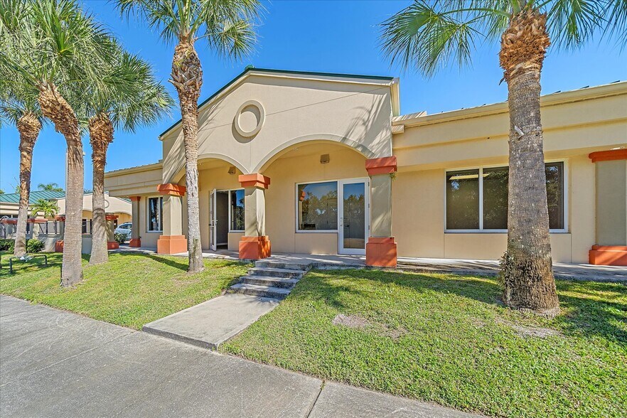 More Photos Of 306 N Rhodes Ave, Sarasota Medical For Sale