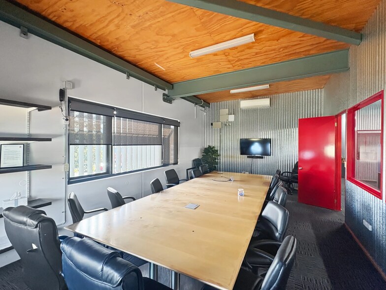 More Photos Of 221-223 Old Hume Hwy, Mittagong Showroom For Lease