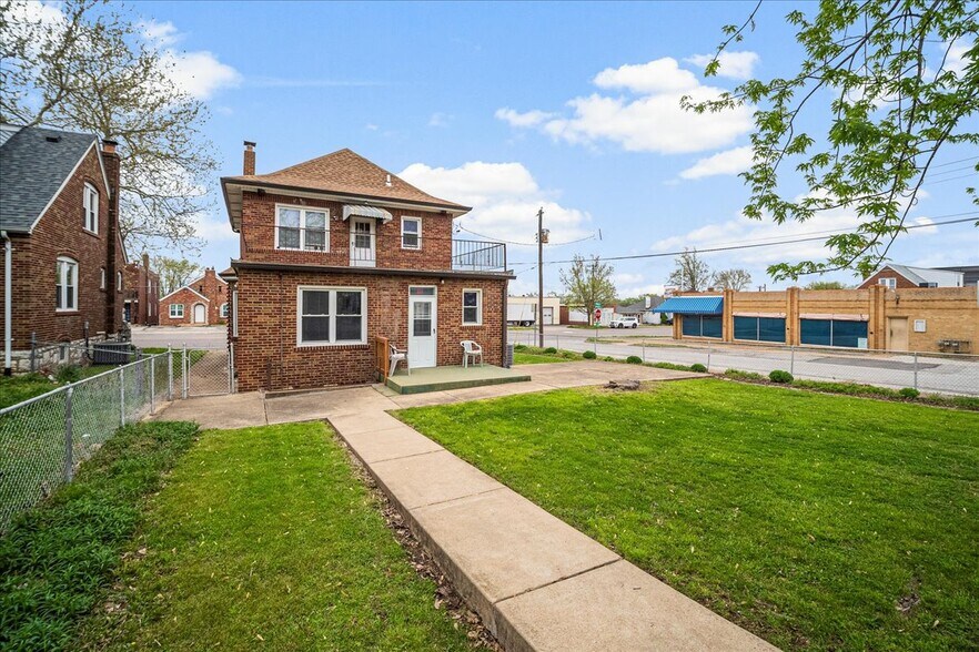 More Photos Of 8700 Gravois Rd, Saint Louis Storefront Retail Residential For Sale