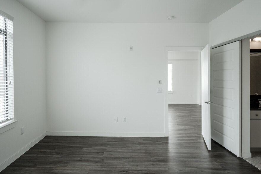 More Photos Of 127 E Riverside Dr, Austin Apartments For Lease