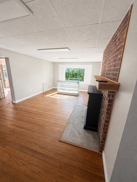 More Photos Of 4058 State St, Saginaw Office For Sale