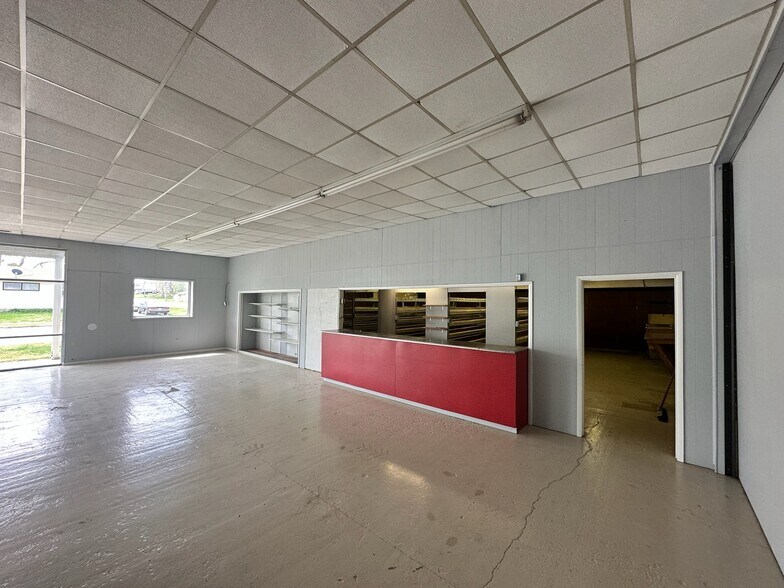 More Photos Of 2242 Silver St, Ashland Light Manufacturing For Lease