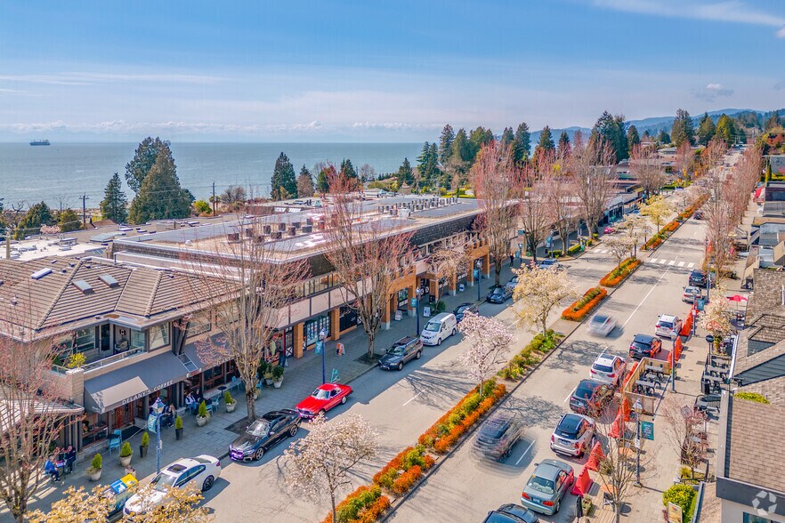 More Photos Of 2438 Marine Dr, West Vancouver Storefront Retail Office For Lease